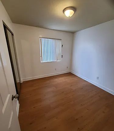 5th image of 668 W 66th St