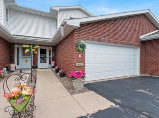 1897 Riverside Dr UNIT B, Suamico, WI 54313