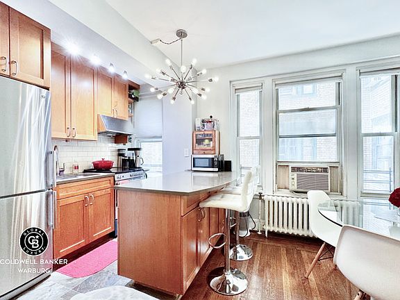 4th image of 325 W 45th St APT 304