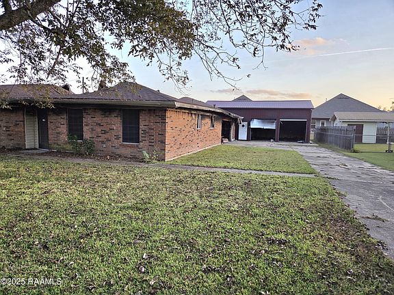 3rd image of 206 Acorn Dr