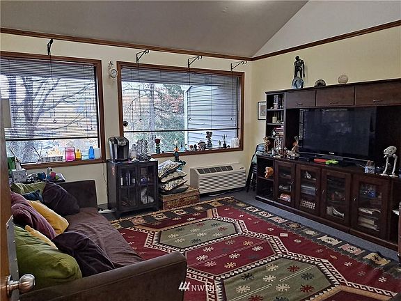 5th image of 6000 Southcenter Blvd #16