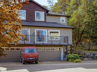 Stonecliffe, View Royal, BC V9B 0L8
