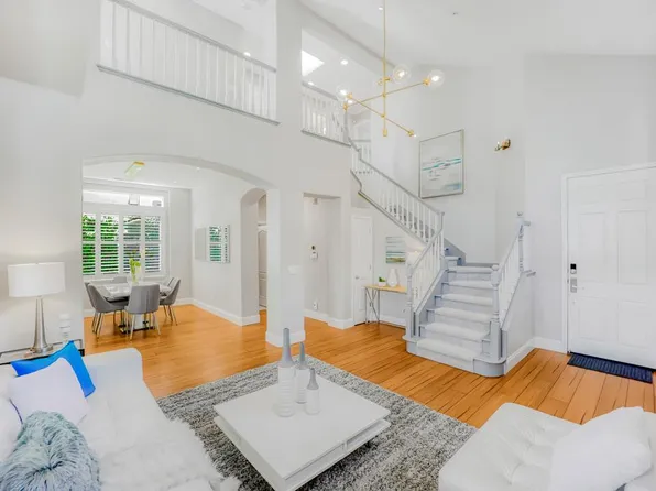 692 Vanderbilt Dr, Sunnyvale, CA 94087