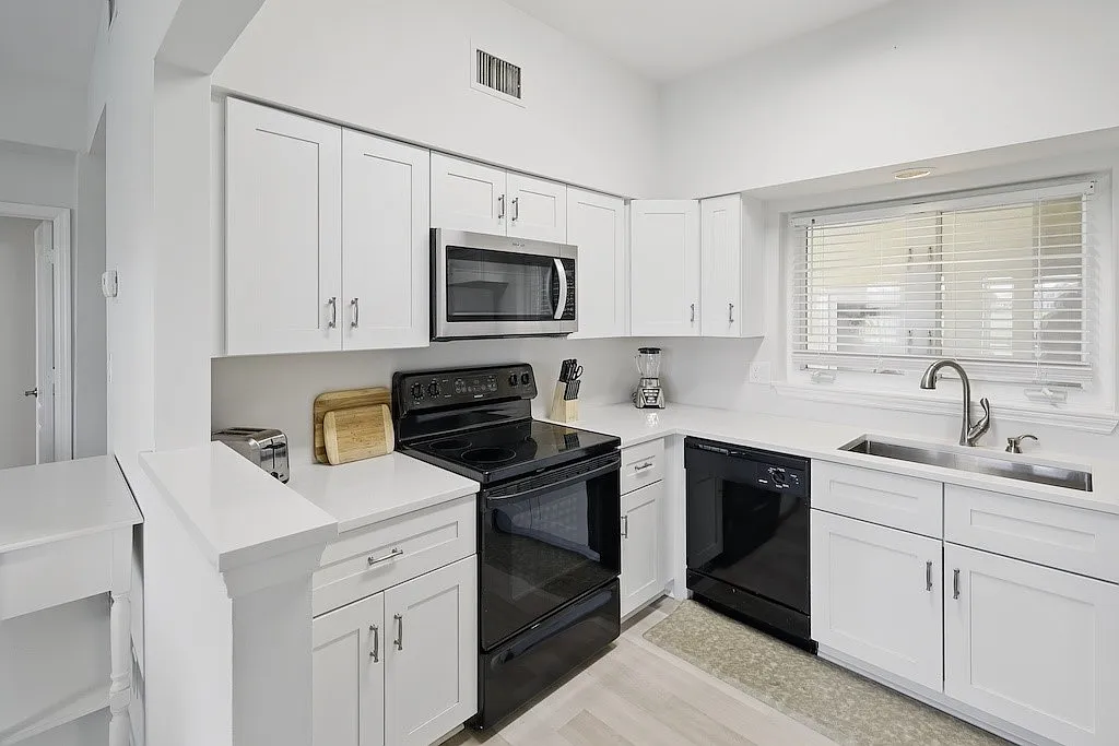 2 bed, 1368 sqft, $3,000 — Photo 3