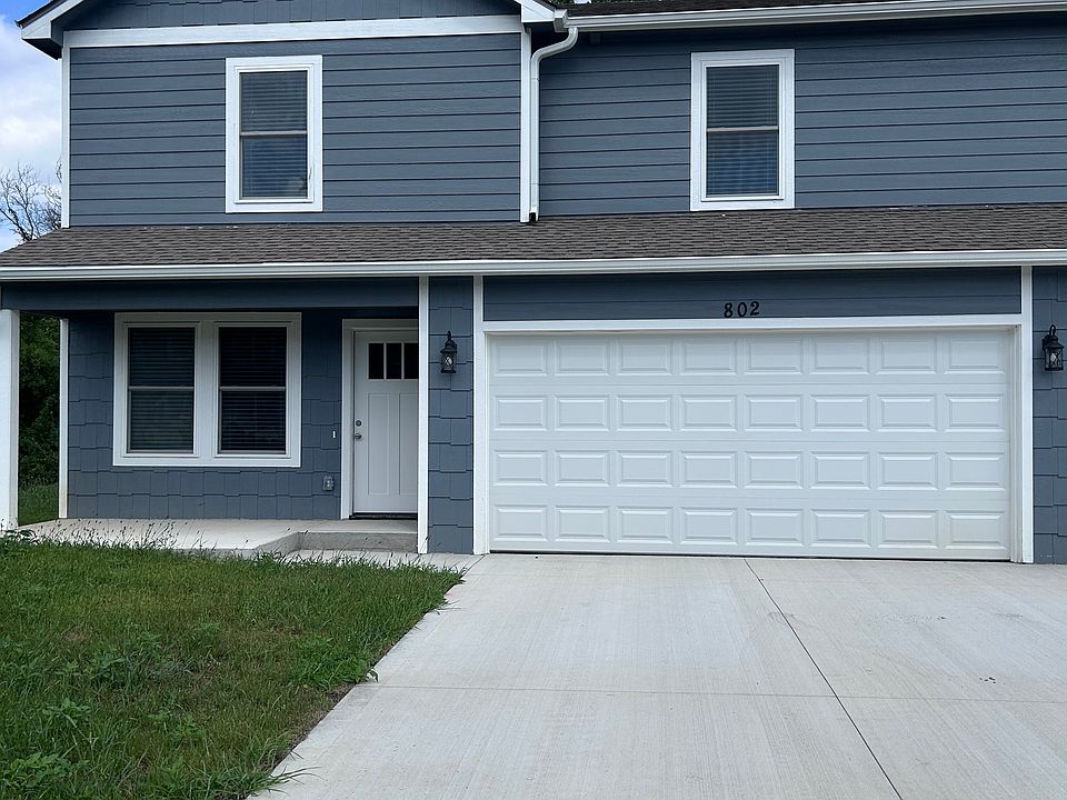 1st image of 802 SE Hackberry Dr