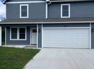802 SE Hackberry Dr, Topeka, KS 66607