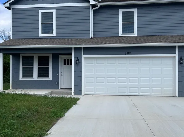 802 SE Hackberry Dr, Topeka, KS 66607