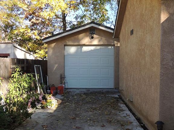 2nd image of 1034 Jackson St