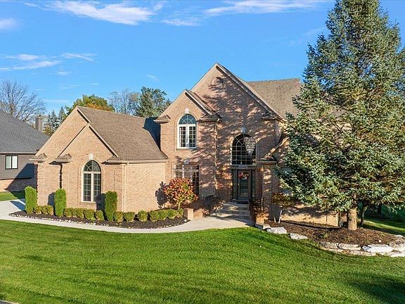 3rd image of 63142 Turnberry Way