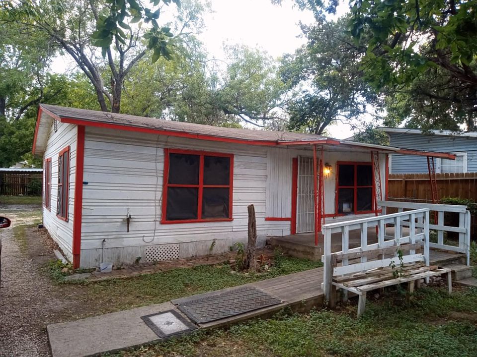 1st image of 117 S San Horacio Ave