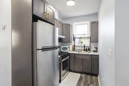 3 bed, 900 sqft, $4,800 — Photo 3