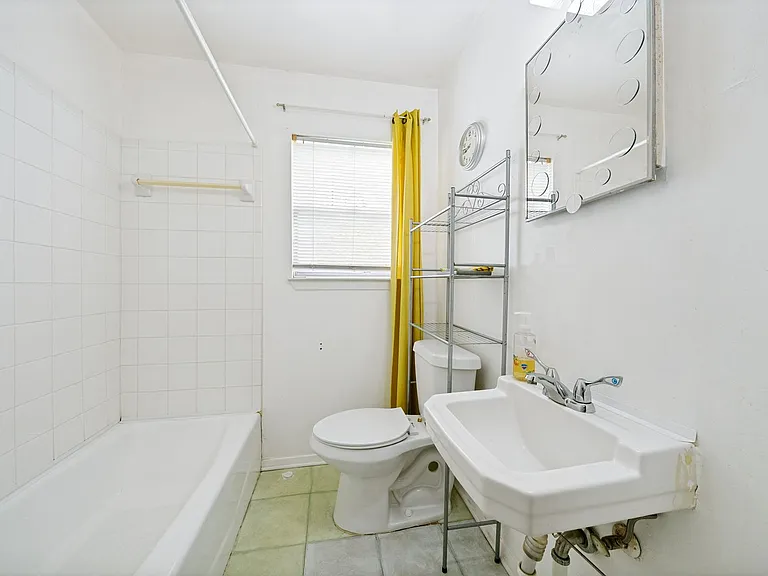 1431 Aransas Ave — Photo 21