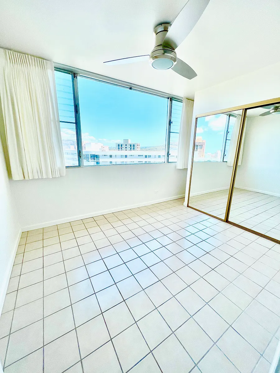 Building Photo - 1121 Ala Napunani St #1802
