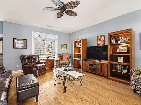 3rd image of 839 Scales Rd