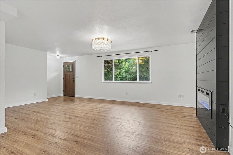 4th image of 718 73rd Avenue SE