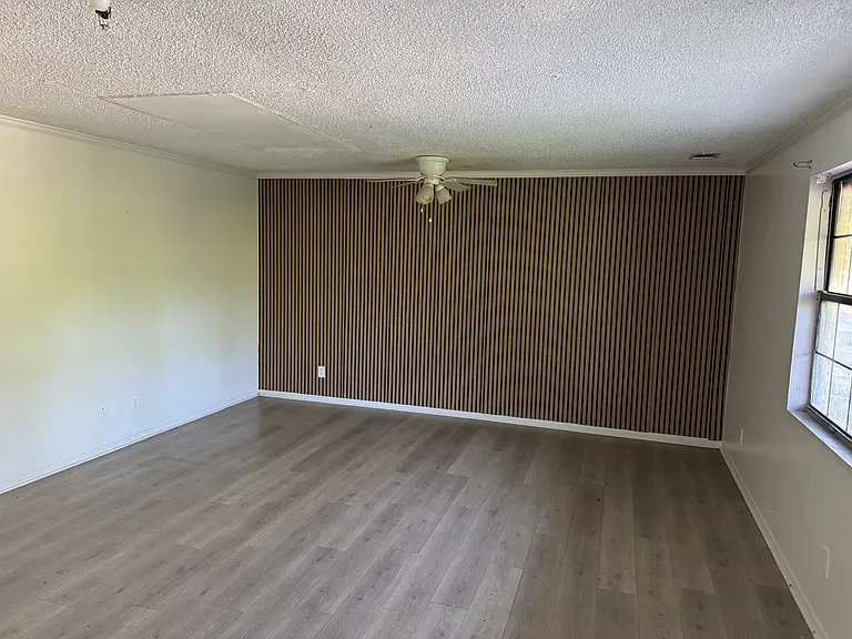 5909 Acl Blvd — Photo 8