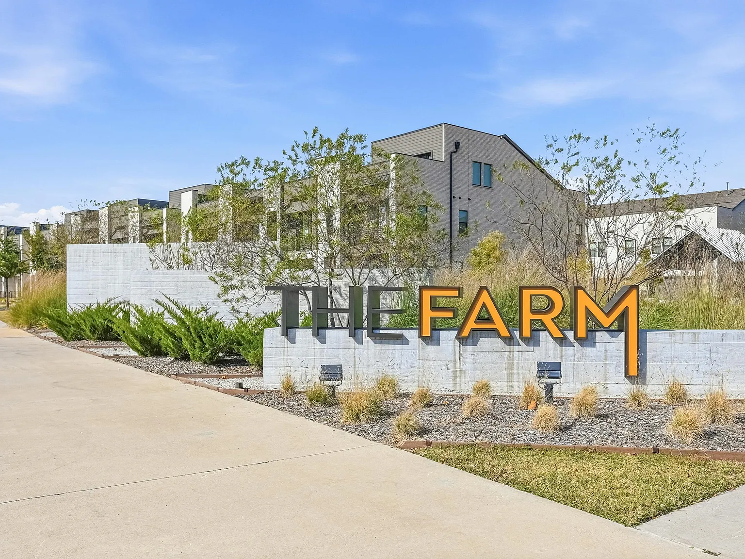 3 bed, 2.5 bath, 2057 sqft, $3,200 — Photo 1