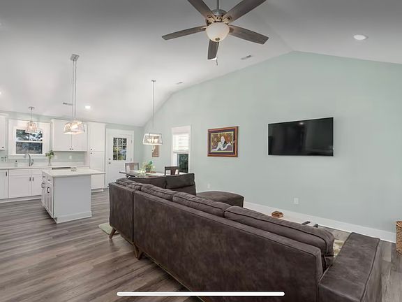 3rd image of 521 W Palmetto St