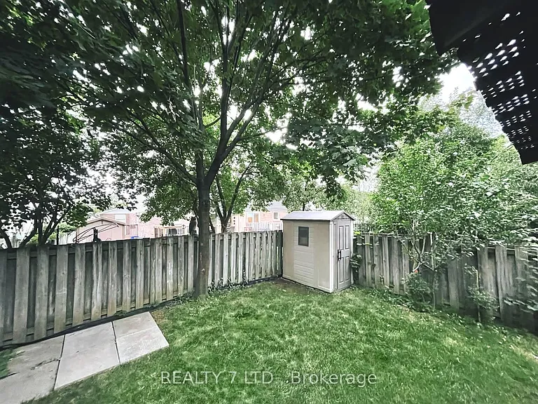 551 Hayward Cres #3 — Photo 7