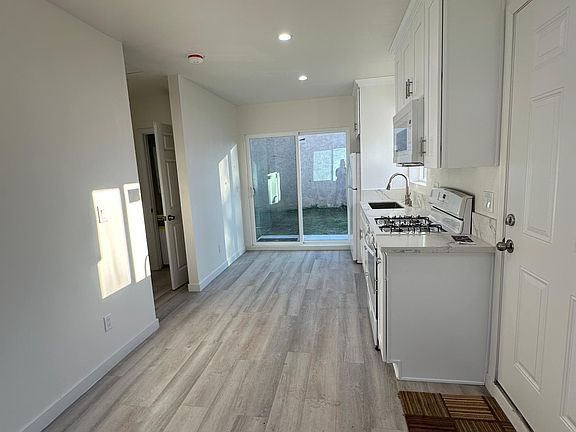 2nd image of 6634 1/2 Gaviota Ave #1/2