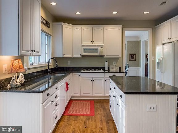 4th image of 9509 Ashbury Pl