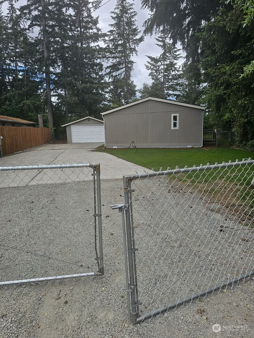 16709 Nana Court SE photo 1