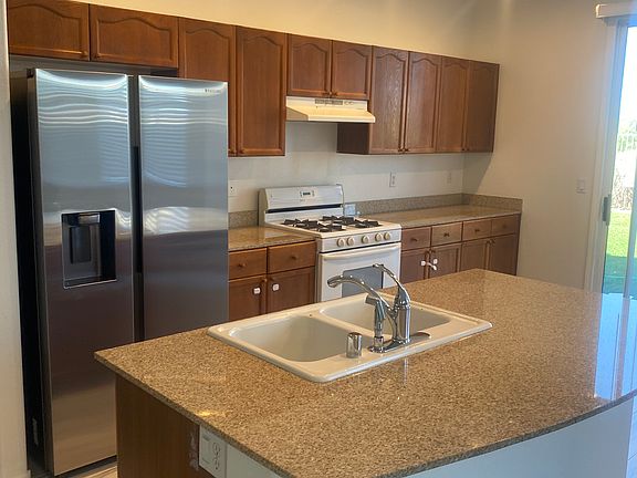 #Guardian Realty 780 Wigan Pier Dr 4 bedroom Henderson Home Rental Kitchen_08302022