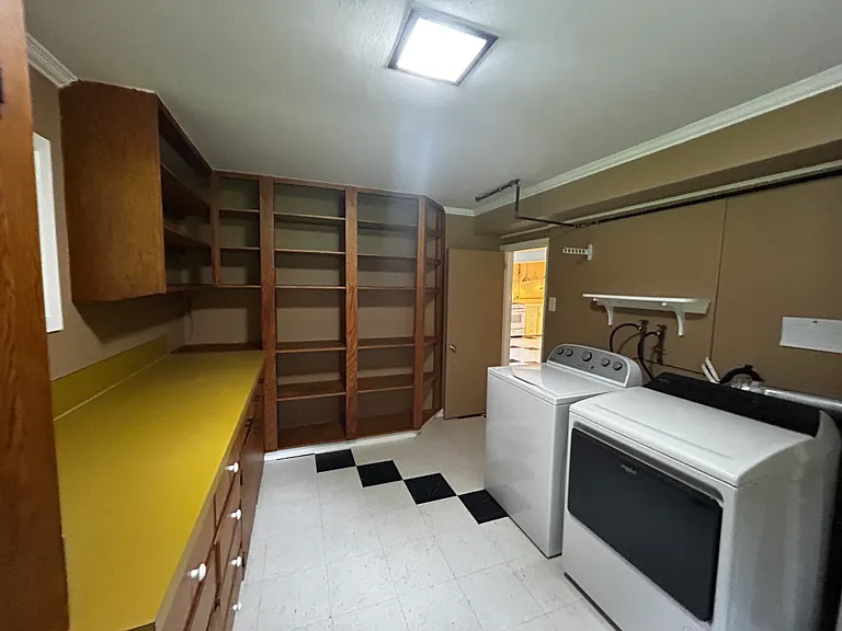 330 Sawmill Rd — Photo 21