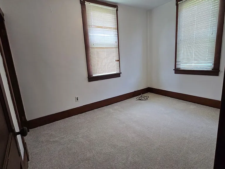 216 Clifford Ave — Photo 11