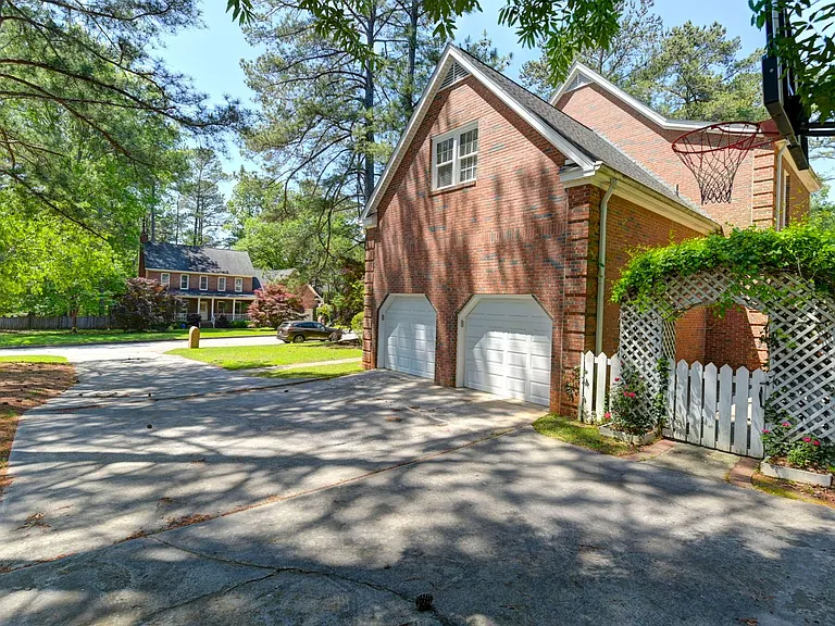 1100 Woodtree Ct — Photo 8