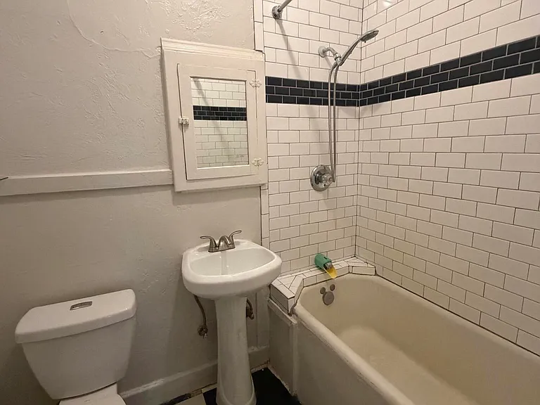902 E Palm Ln #4 — Photo 16
