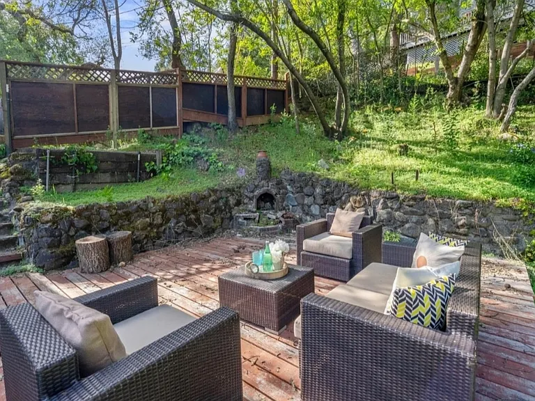 19046 Laurel Dr — Photo 11