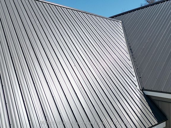 2nd image of 751 Pike Bay Rd