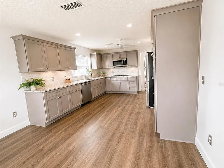 1211 Cabella Cir — Photo 17