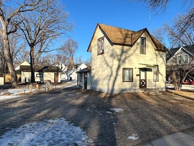 1st image of 305 S 8th St