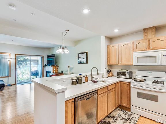 4th image of 418 17th St SE Unit 15C