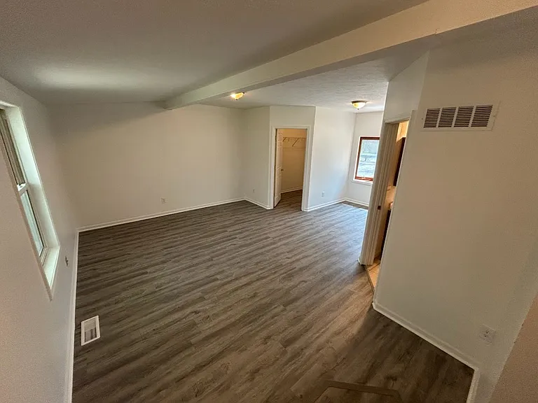 114 W Alexander St — Photo 10