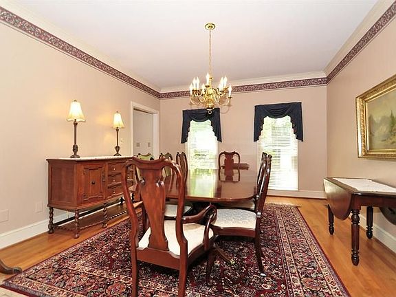 5th image of 933 Longfield Cres