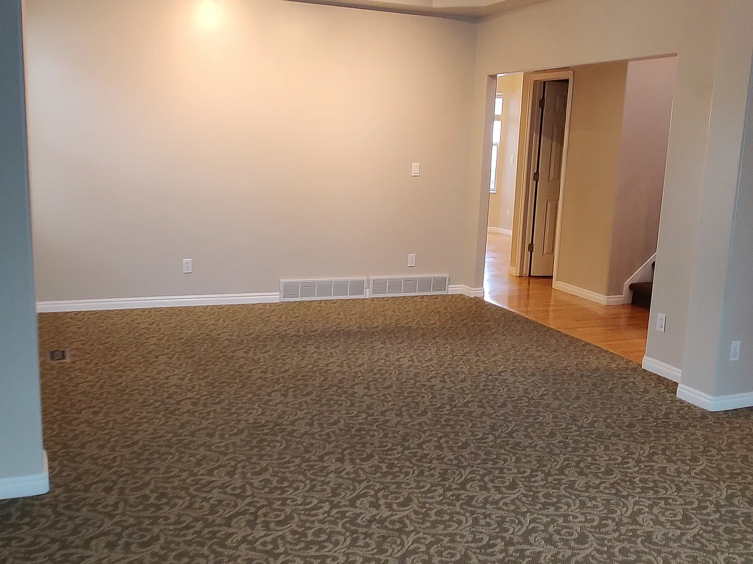 6 bed, 3.5 bath, 3482 sqft, $3,300 — Photo 4