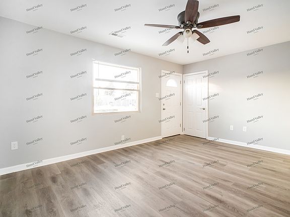 4th image of 251 Marchmont Dr