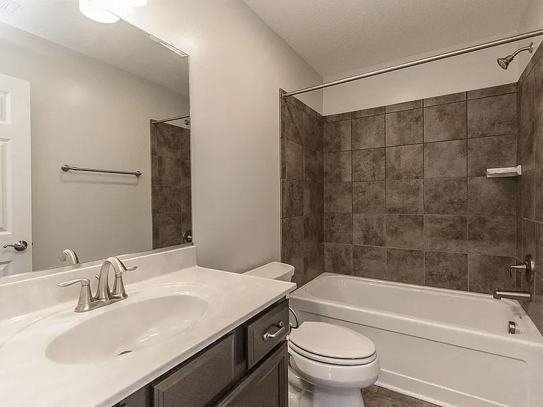 912 Kentwood Dr — Photo 15