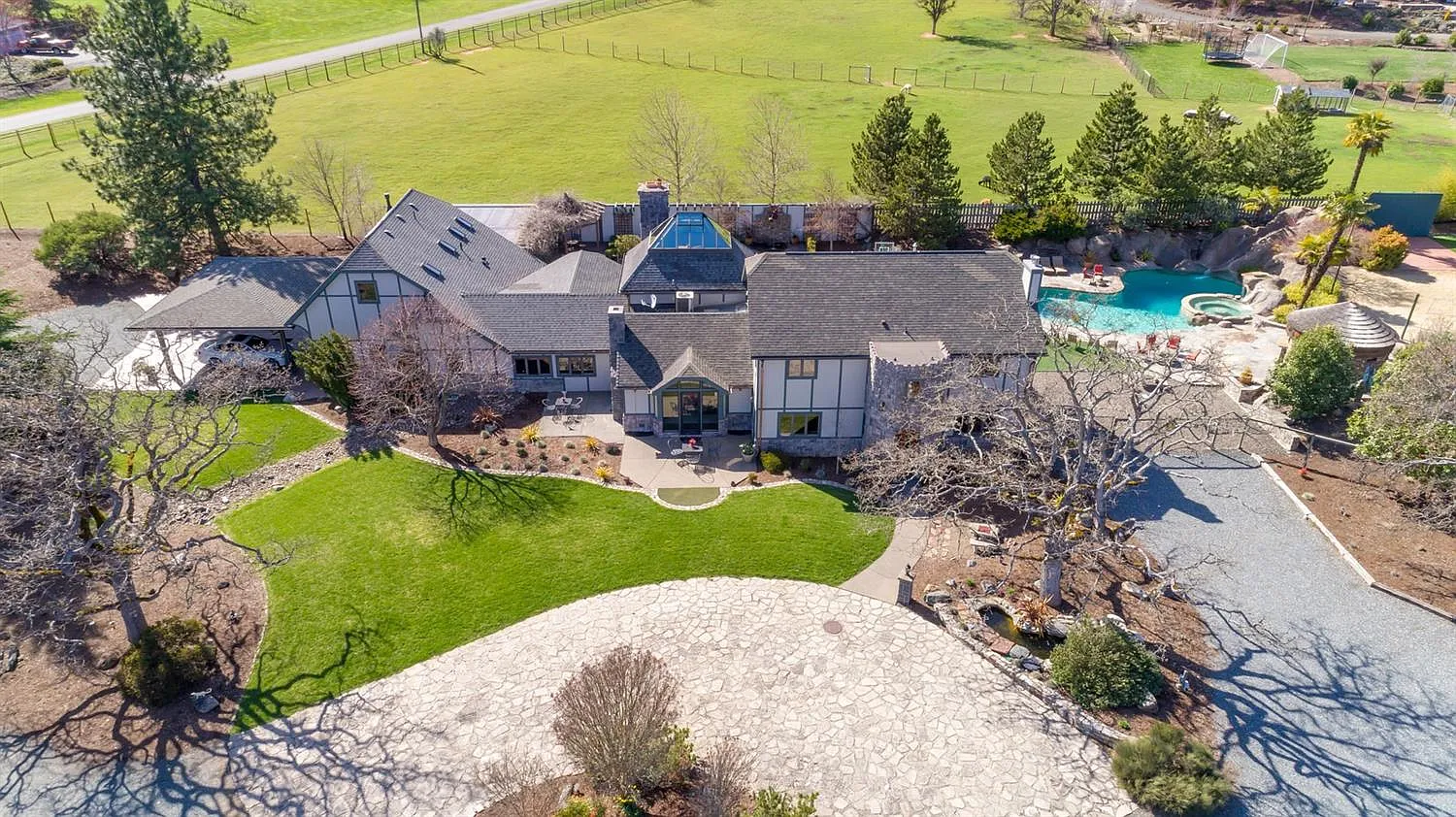 3826 Jonathan Way photo 1