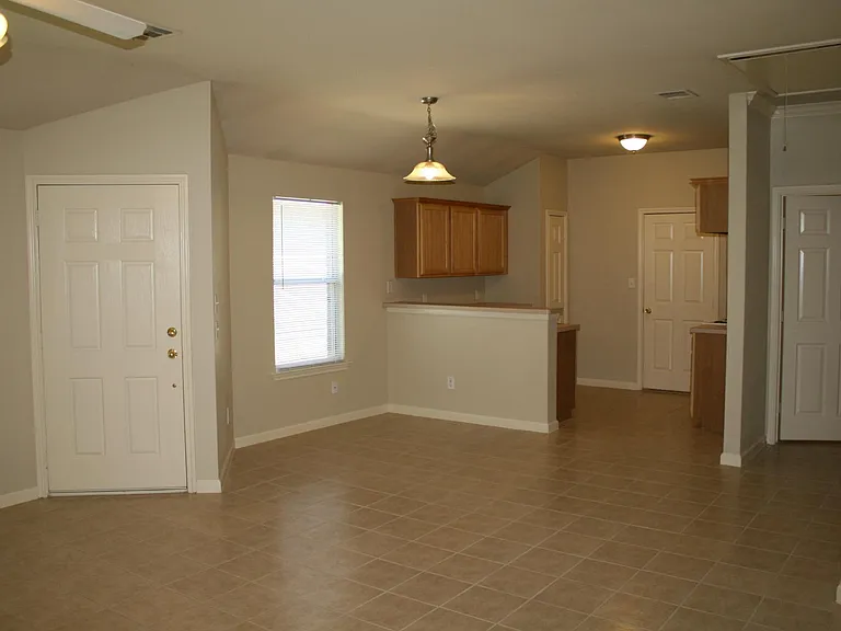 402 Masters Ave #B — Photo 10