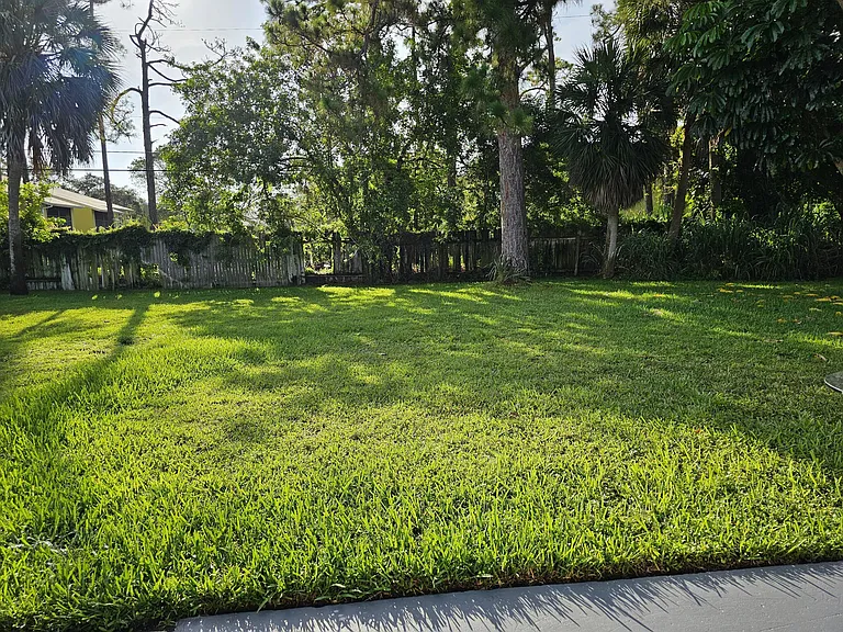 1360 Park Ln — Photo 6