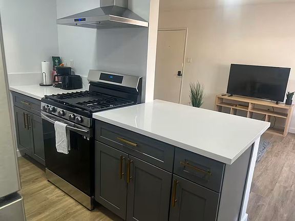 3rd image of 521-523 E Live Oak Ave #523D