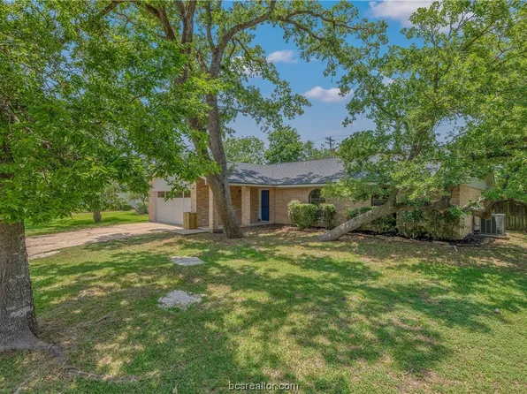 3708 Valley Oaks Dr, Bryan, TX 77802