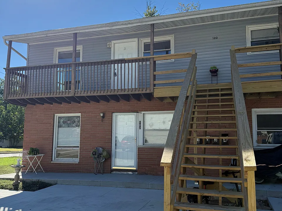 102 Barnsback St #3