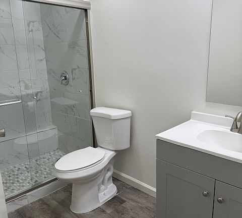 5th image of 2143 Montrose Ave Unit 310