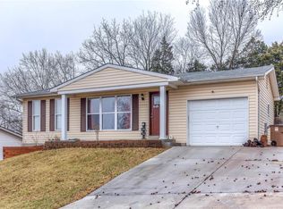 2200 Country Wood Dr, Imperial, MO 63052
