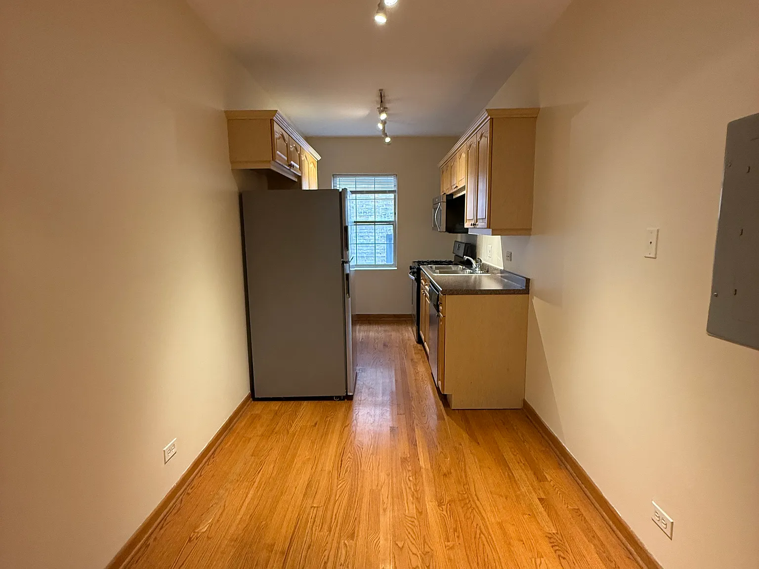 1 bed, $1,645 — Photo 4